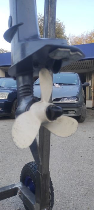 Извънбордов четиритактов двигател за лодка Yamaha 2,5