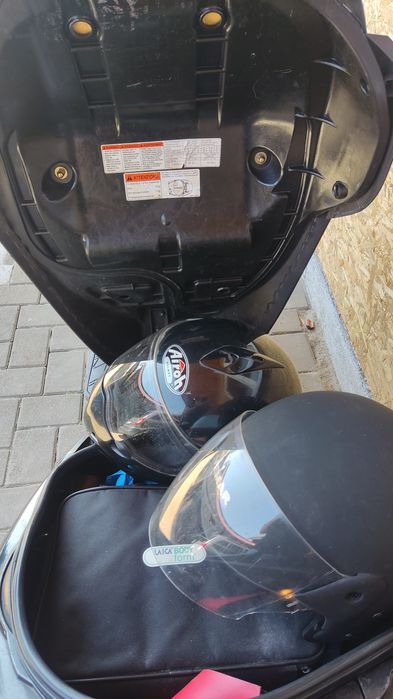 Vând Suzuki Burgman 125, bord 16999 Km .