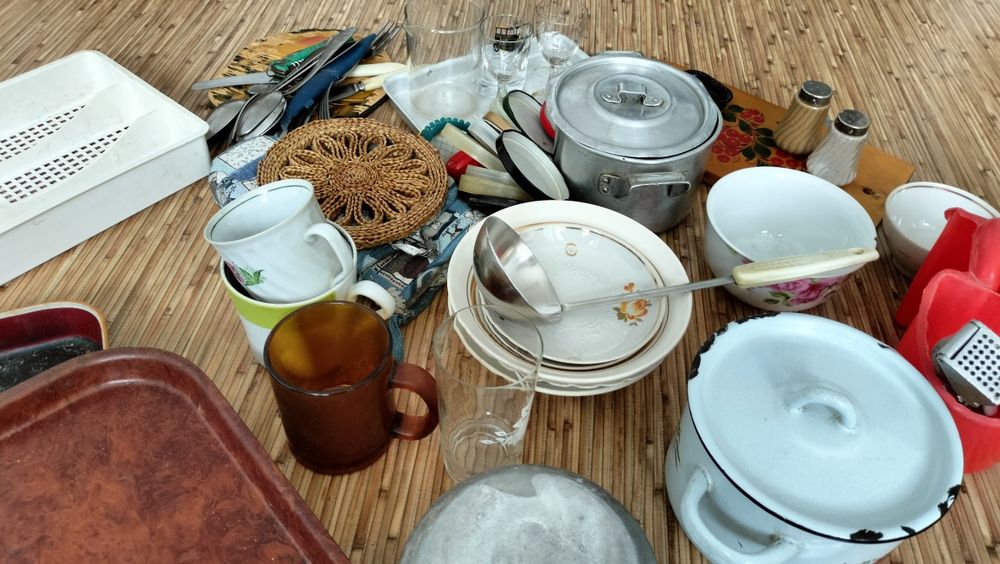 Кастрюли,разнося,ложки