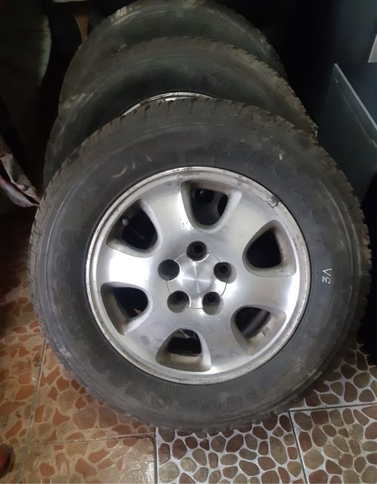 Продам шины 215/70/16,
