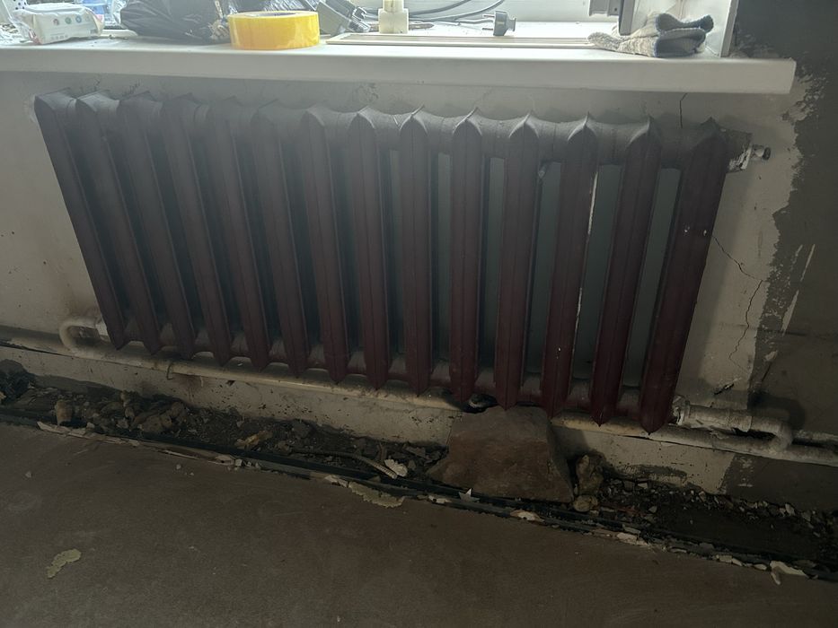 Радиаторы отопления чугун и аллюминий, трубы около 30 метров
