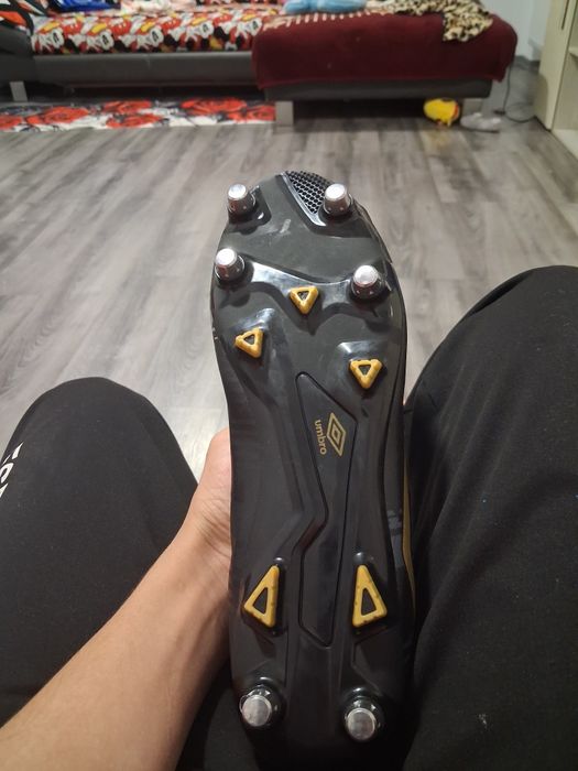 Vând ghete de fotbal Black gold carbon Griffiin