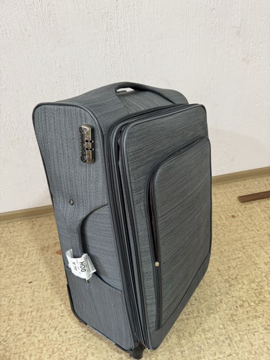 Чемодан дорожный