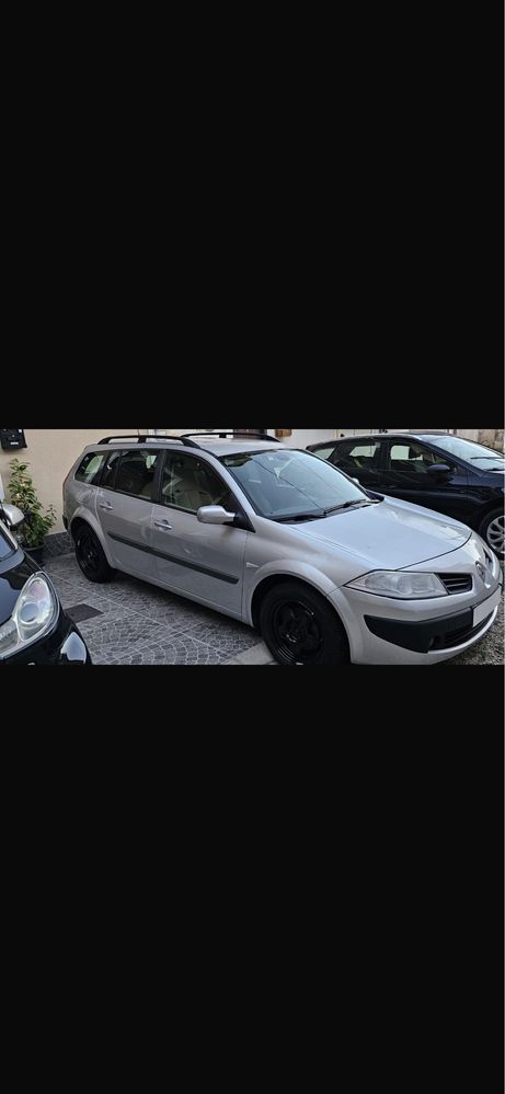 Vand masina renault in stare buna , 4 usi , gri metalizat pret 2200 E