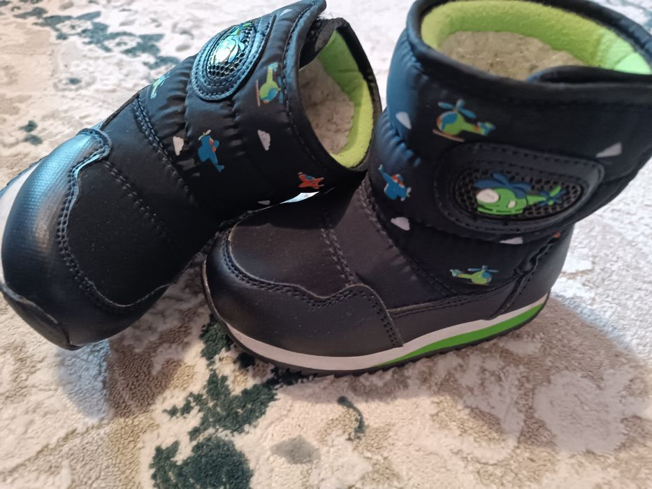 Продам зимние сапоги детские