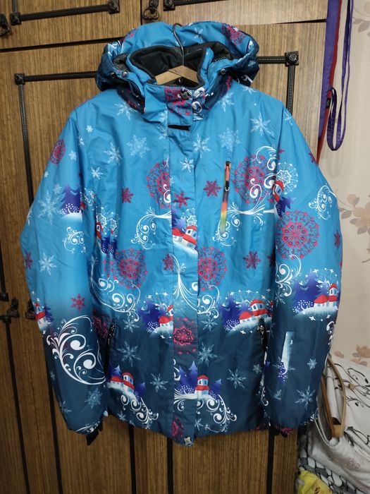 Продам женскую лыжную куртку