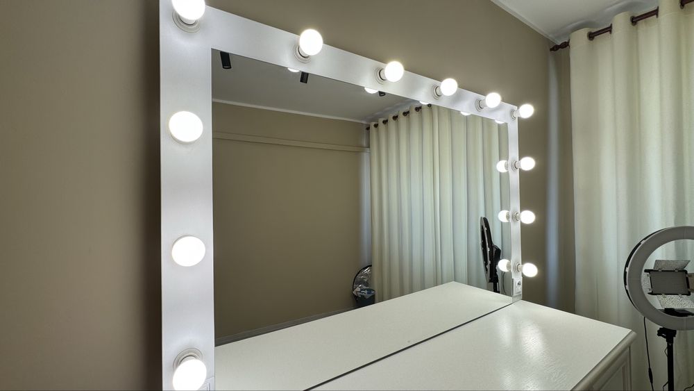Mobilier masa cu oglinda makeup si scaun