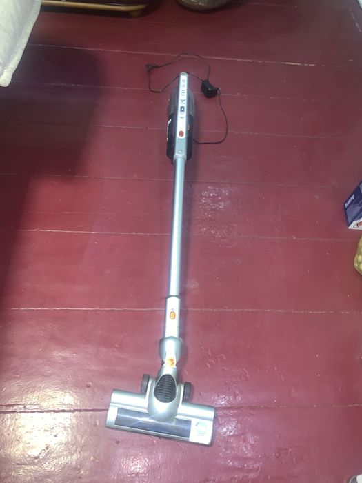 Пылесос на зарядке. В хорошем состоянии