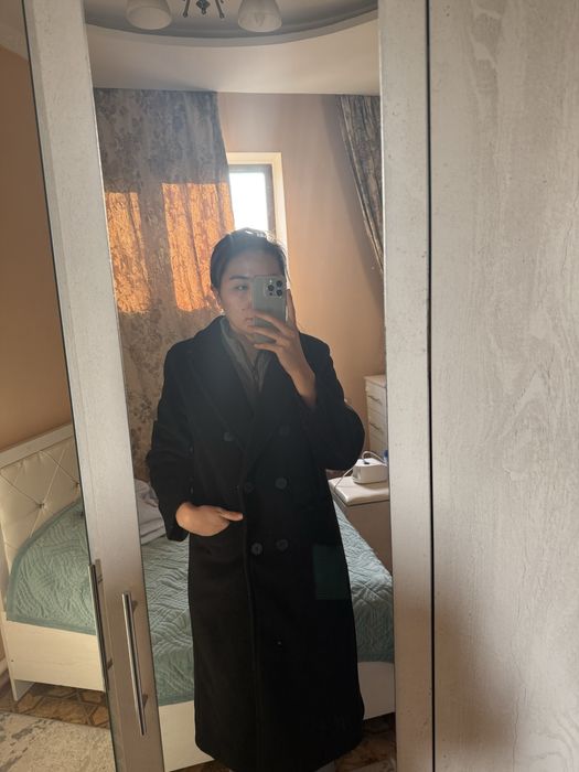 Пальто черного цвета осенняя