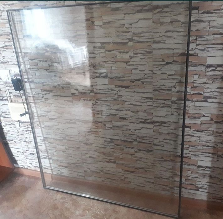 Продам пластиковое стекло 3хпакетник