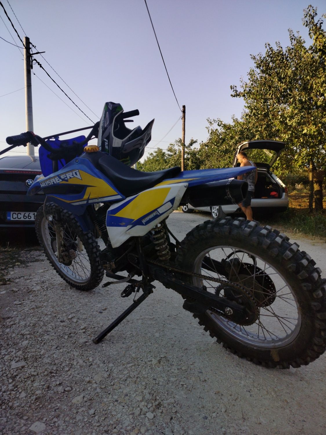 Продавам крос 250 кубика
