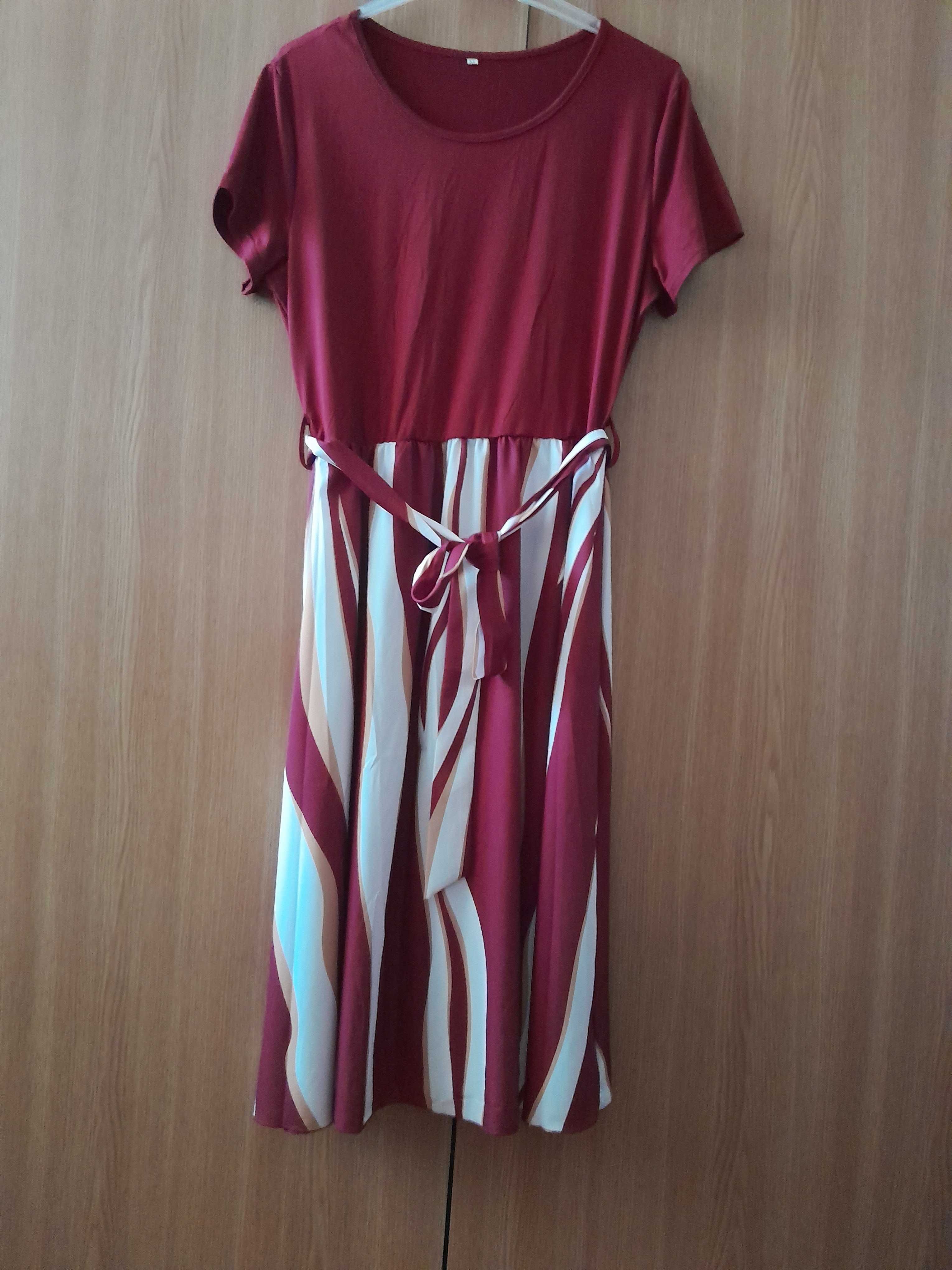 Rochie nouă, midi, elegantă, cu mânecă scurtă și imprimeu ondulat