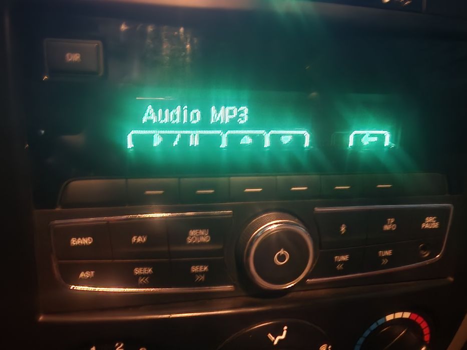 Жентра магнитол сотилади