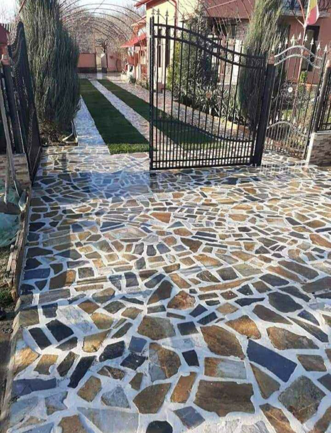 Piatra 100%naturala de granit decorativa ornamentala  vand si montez