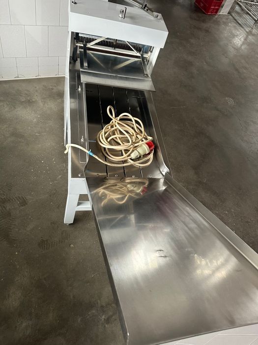 Vând feliator de pâine