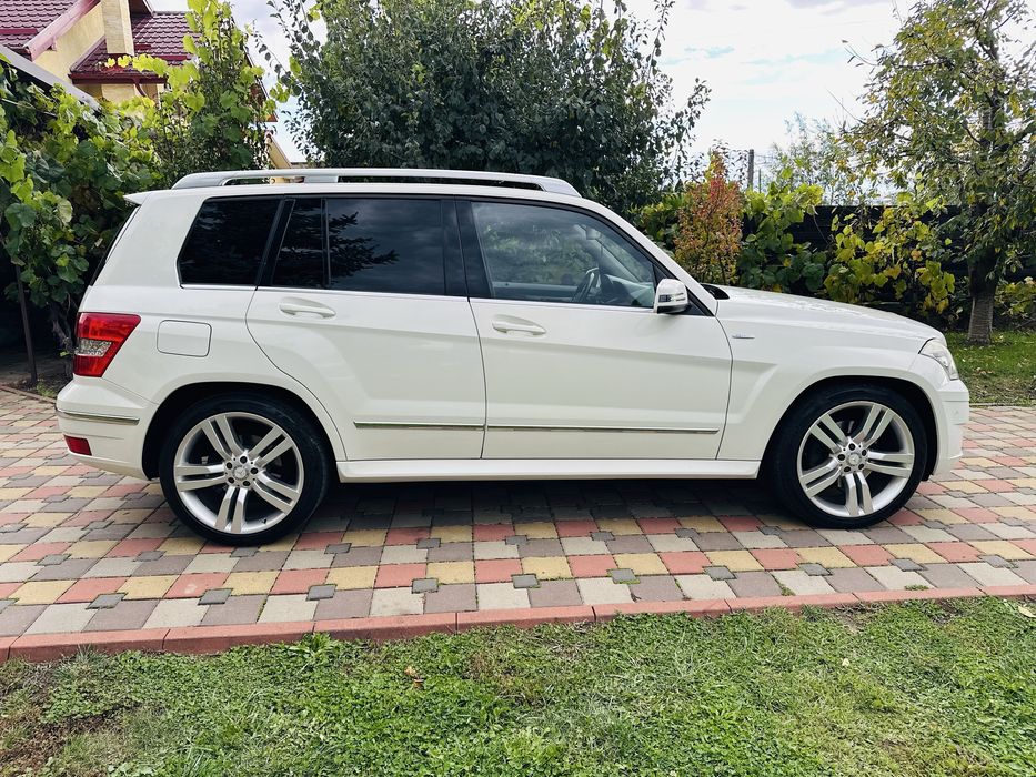Mercedes-Benz GLK 220 CDI 4MATIC 2011 170 cp AMG BIXENON Proprietar