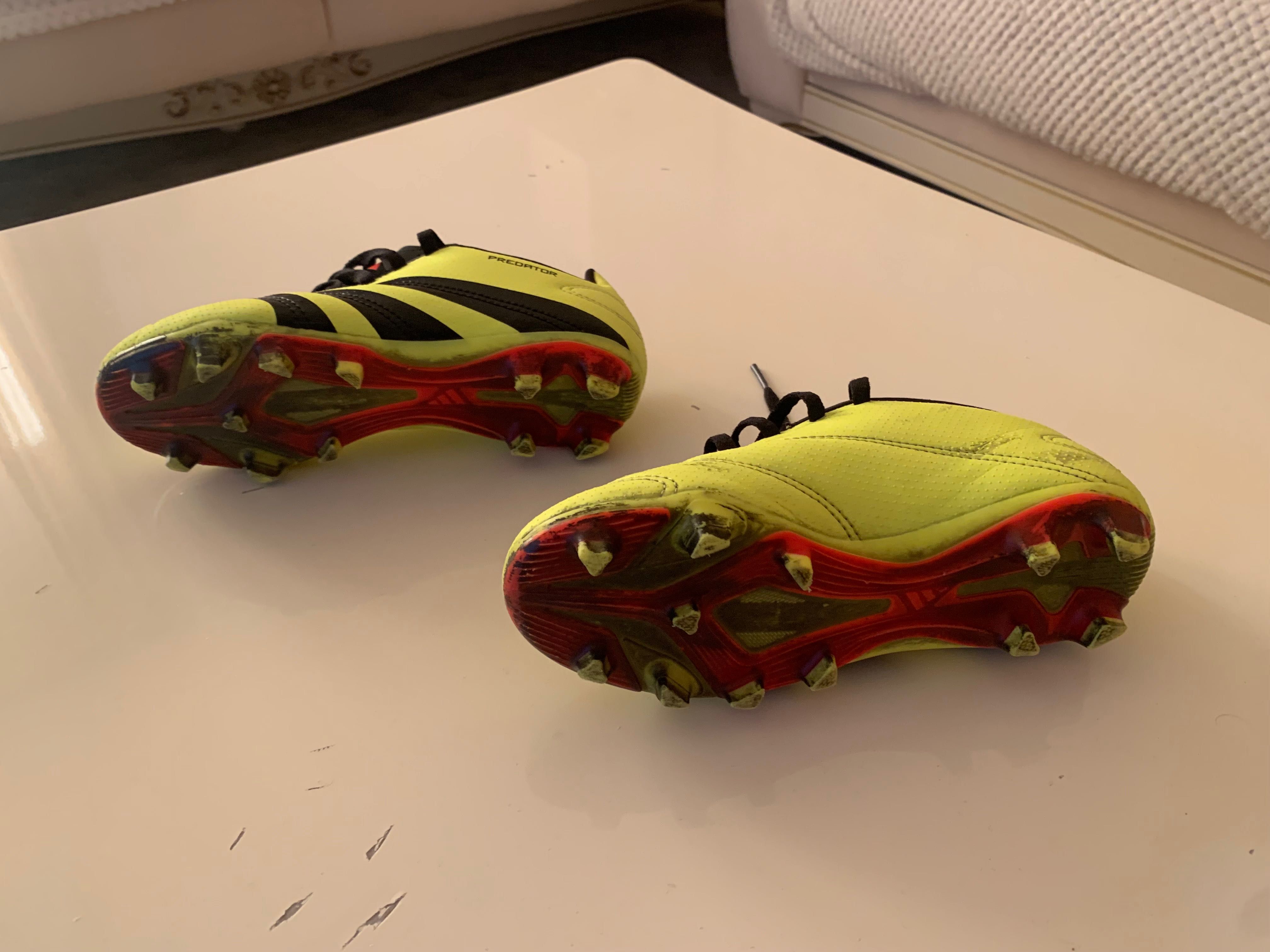 Оригинални детски бутонки Adidas Predator, 32 номер