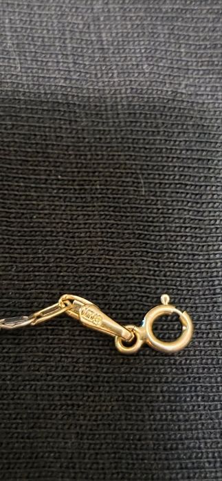 Продавам златни колиета.