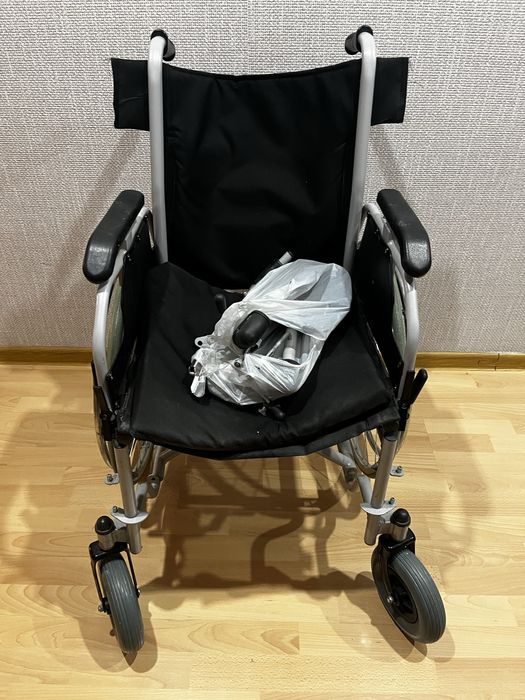 Продам инвалидную коляску