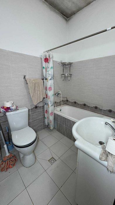 Фрунзиски Саёхат магазини 4 қаватда 2 хонали квартира сотилади.ID:1465