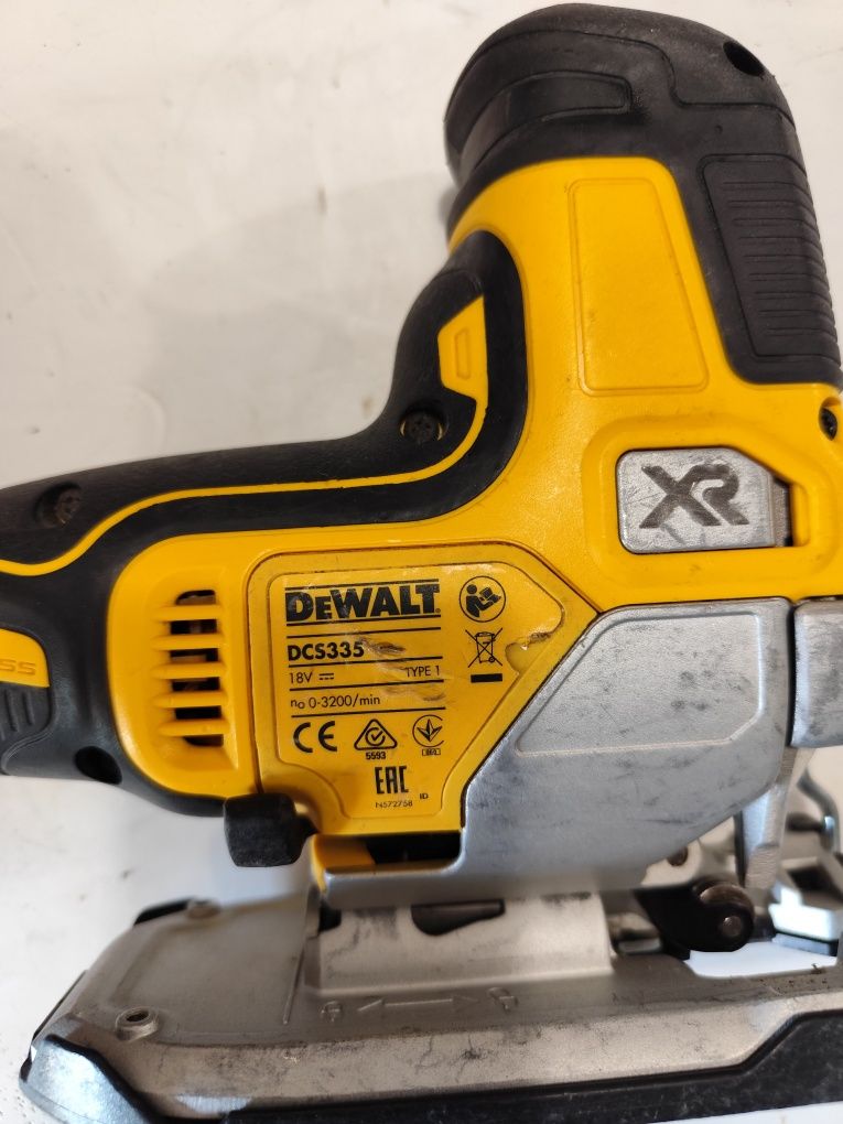 Безчетков акумулаторен прободен трион зеге Девалт DeWalt DCS335 + 5Ah