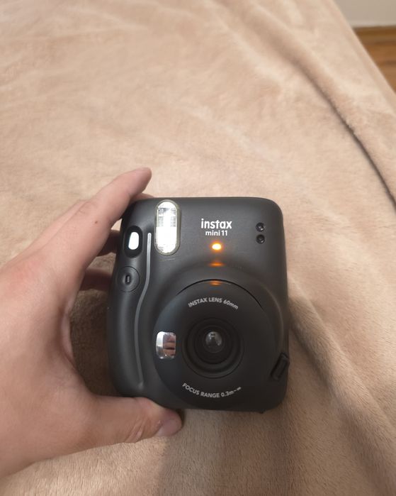 Fujifilm Instax Mini 11 - Черен. Отлично състояние