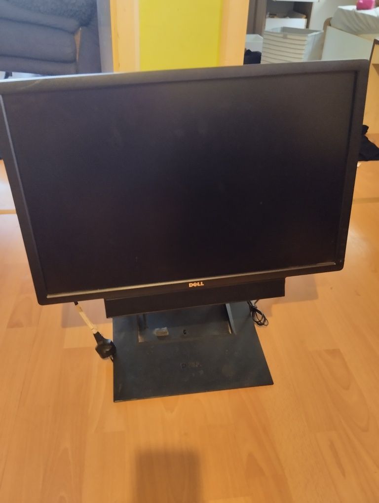 Монитор Dell U2412Mb 24" + регулируема стойка