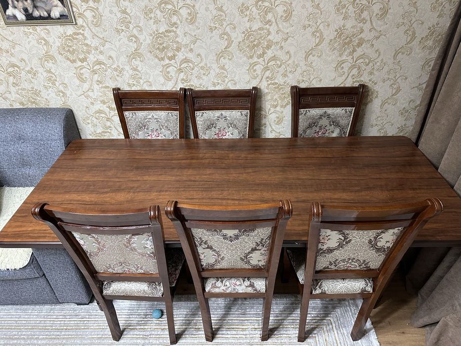 Продам Стол и стулья