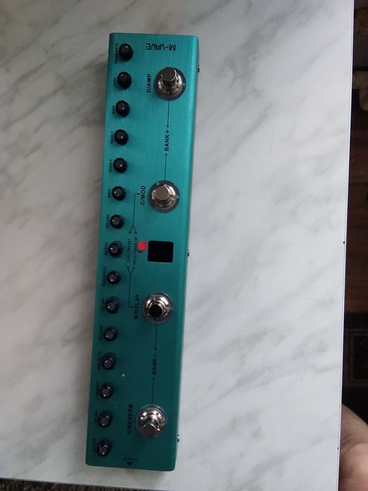 Продам педаль мультиэфектов