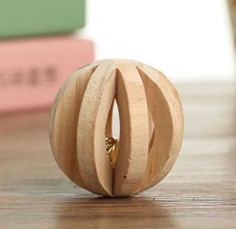 Дървена топка със звънче за гризачи