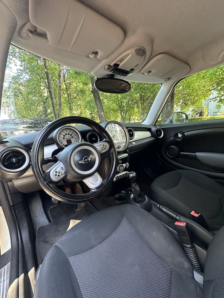Mini Cooper 1,4 benzina