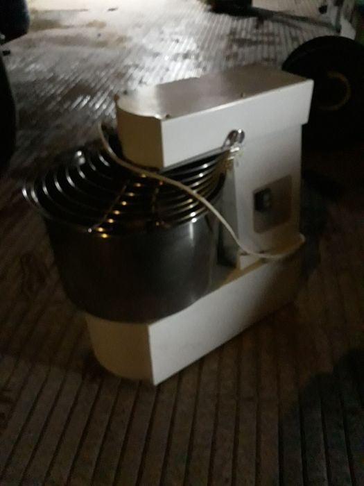 Malaxor de 32 kg.made Italia preț.5200 lei.la 380v.