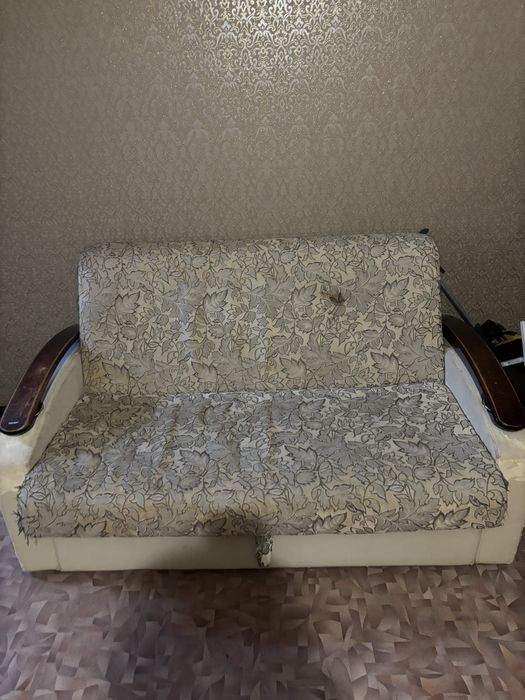 Продам старый диван