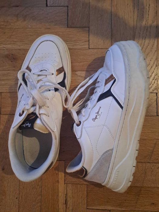 Обувки, маратонки