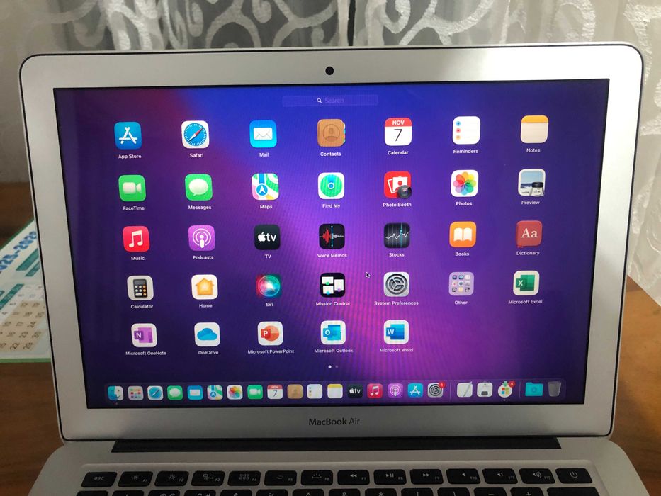 MacBook Air 13,3 '' 2014 i5 1,4 GHz, 4 GB, SSD 128 GB. CA NOU