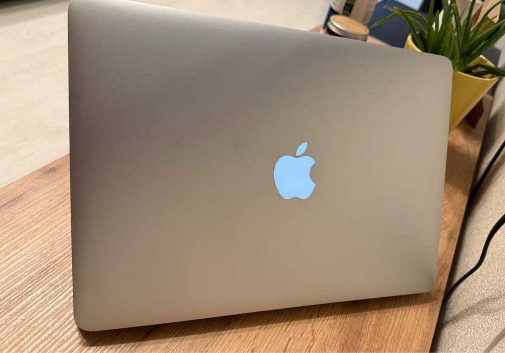 Macbook Air 13 256GB 4GB Ram I5