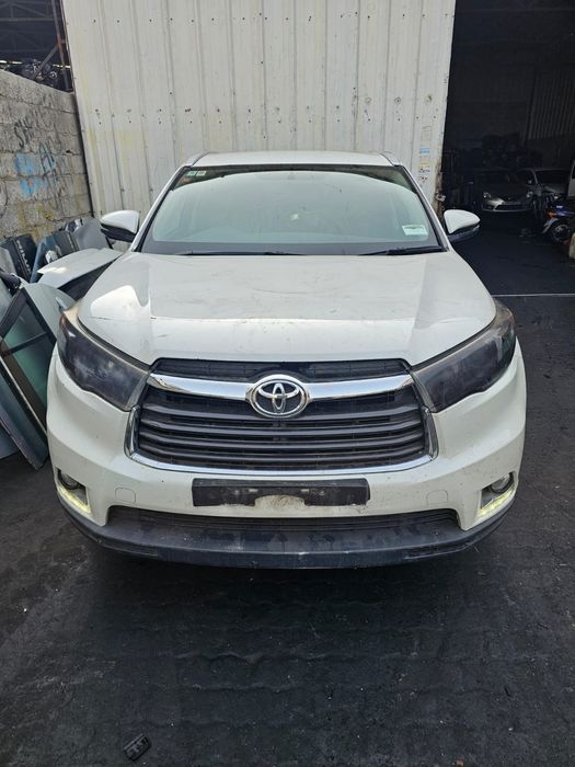 Тойота Хайландер 2014год есть наличие запчасти обращайтесь город Шымке