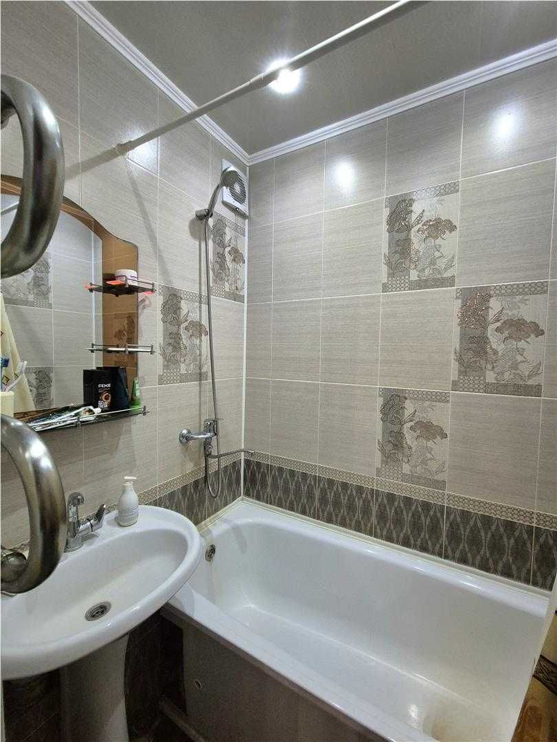 Продам 3-комн квартиру в отличном районе.
На 9 мкр на 2/9эт