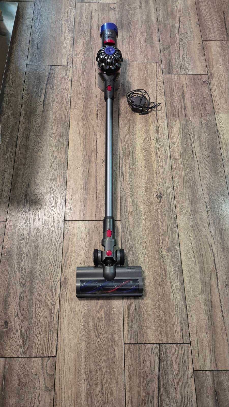 Вертикална прахосмукачка Dyson V8