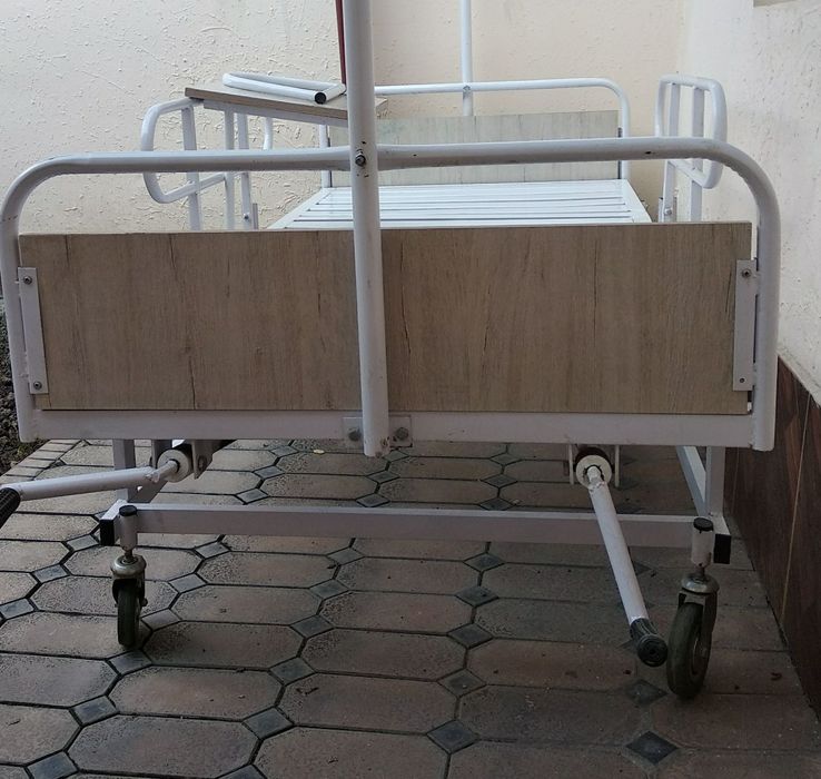 Функциональная кровать в рабочем состоянии. Железная