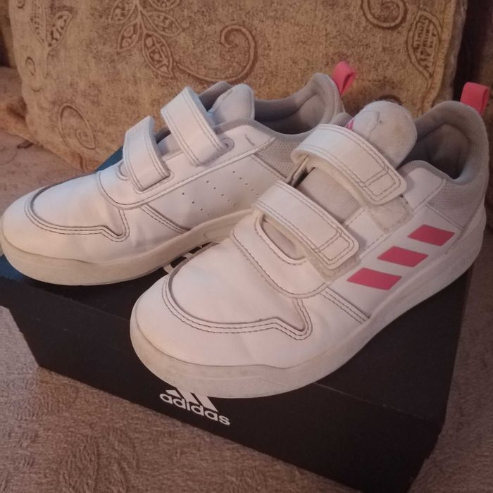 Маратонки adidas