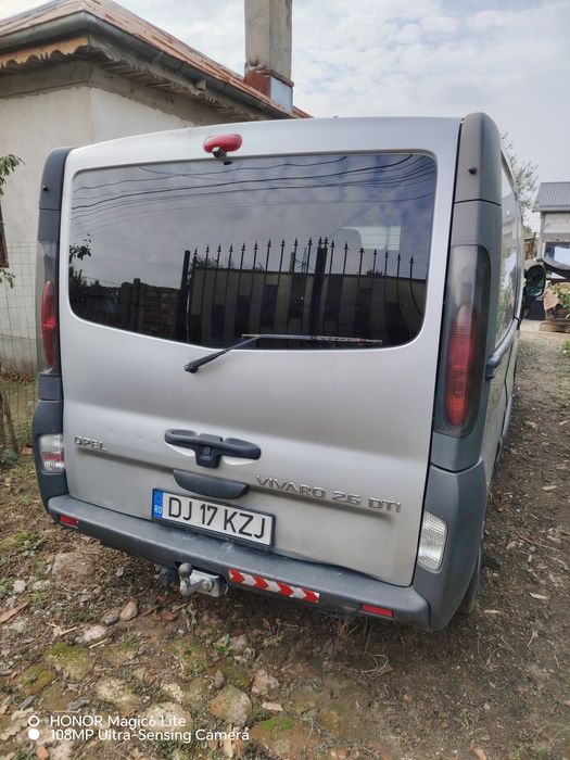 Autoutilitara Opel vivaro