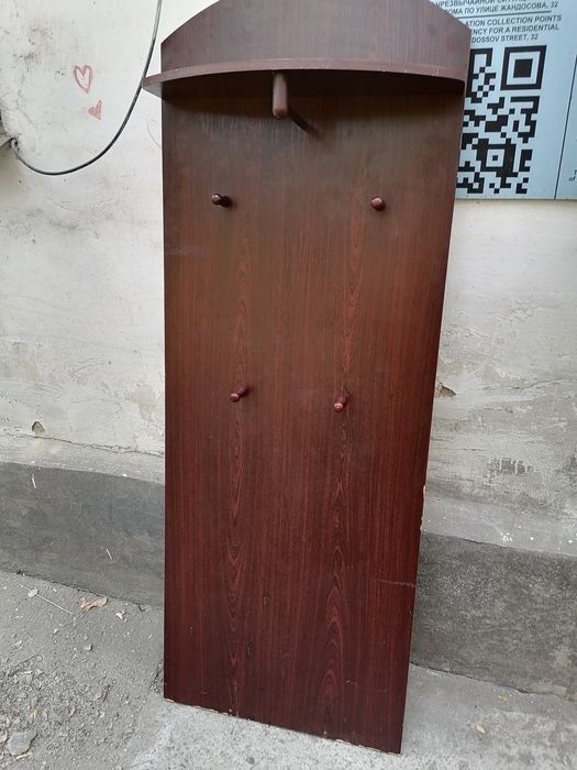 Вешалка, тумбочка 39*65*49, вешалка на стену h159, урны, коврик