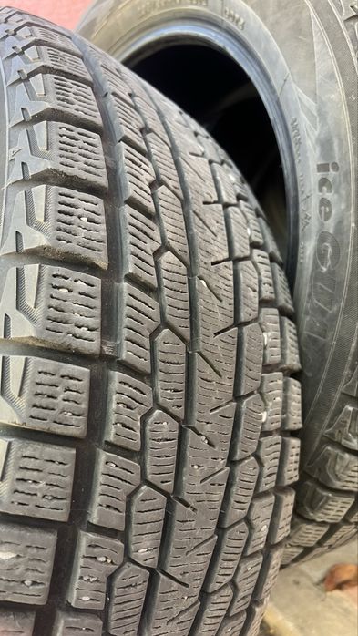Шины зимние  б/у юкохама в отличном состояние