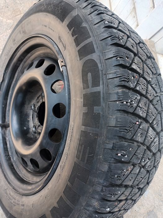 Bmw зимни  гуми със джанти 15 цола