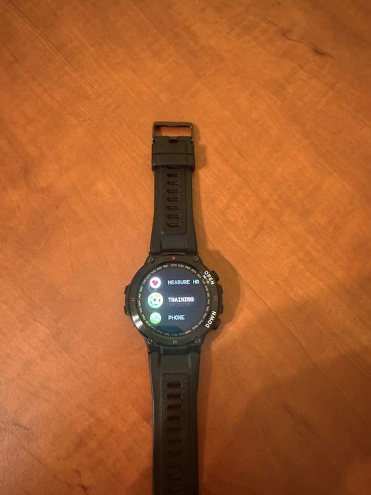 Смарт часовник супер удобен и стилен.