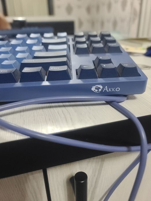 Akko klavyatura sotiladi 3087 v2