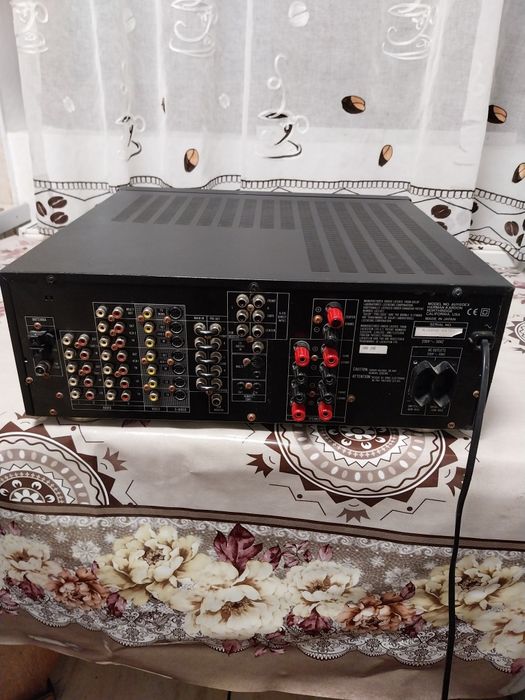 Vând amplificator harman/kardon Avr 80