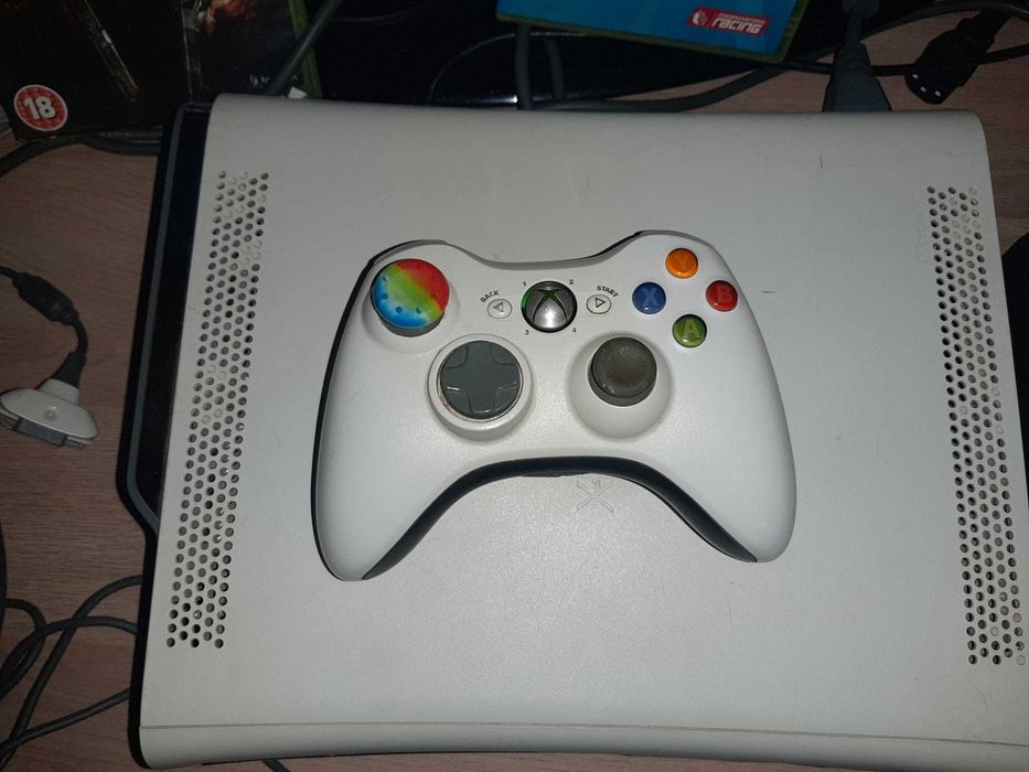 XBOX 360+Безжичен джойстик+2 игри