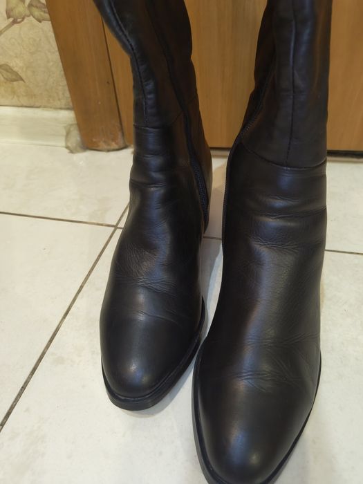 Высокие зимние кожаные сапоги